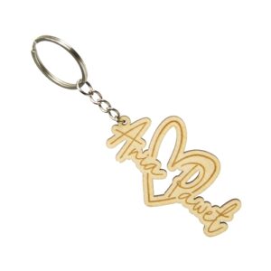 Drewniany brelok do kluczy z imionami dla pary